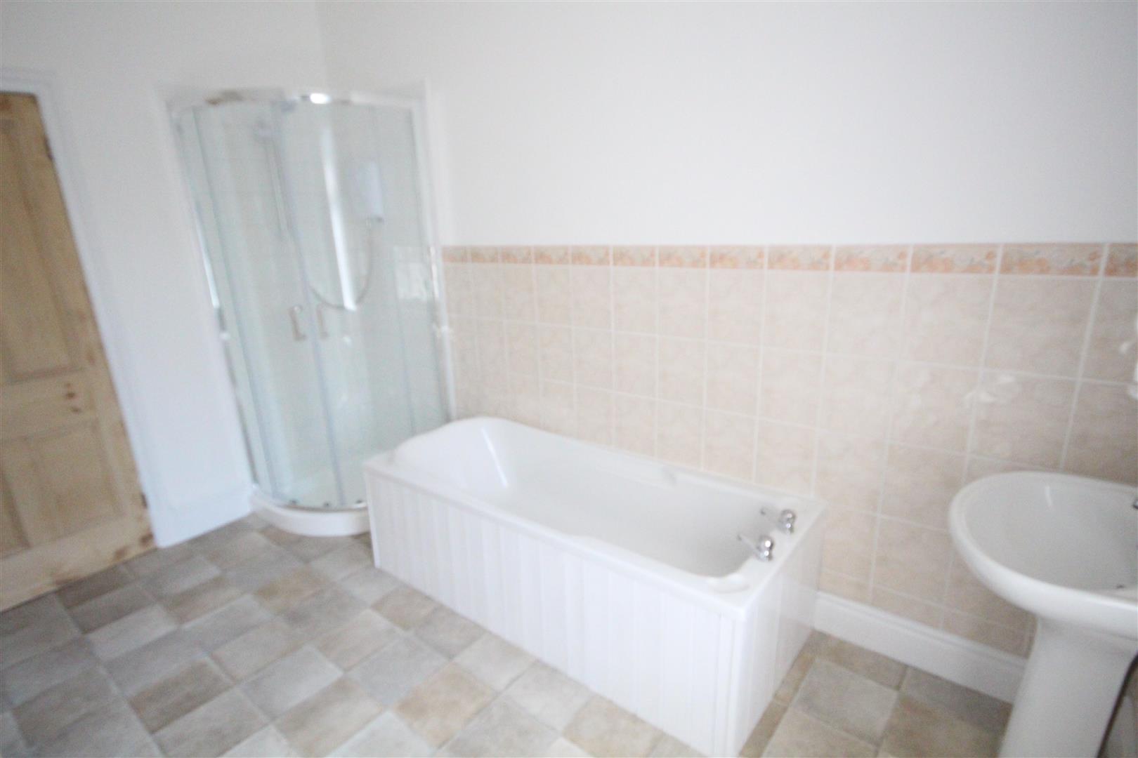2 bedroom terraced house To Let in Barnoldswick - IMG_2609.jpg